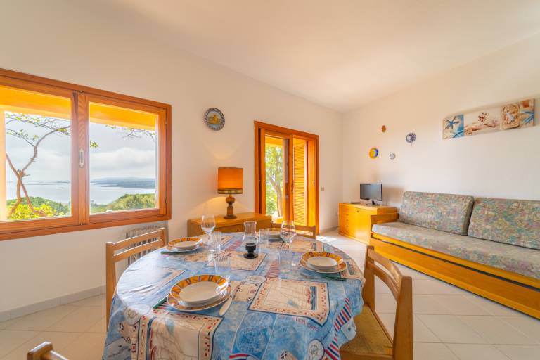 Rental apartment with terrace & yard | Beach view — photo 3