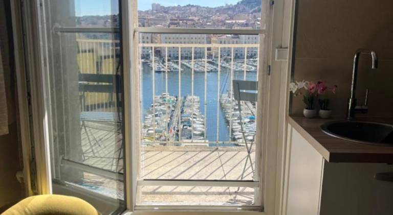 Beautiful apartment with terrace | Near Marseille Cathedral | Pet-friendly — photo 2