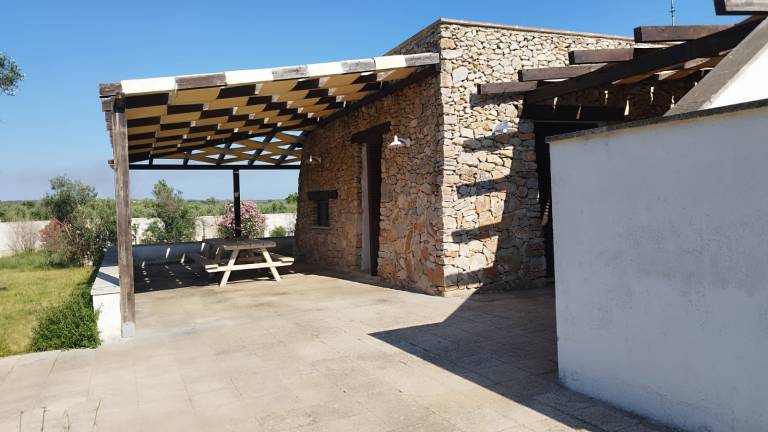 Lodge with heated pool, terrace & yard | Garden view — photo 2