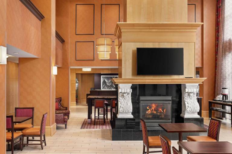 Hampton Inn & Suites by Hilton Langley-Surrey — photo 2