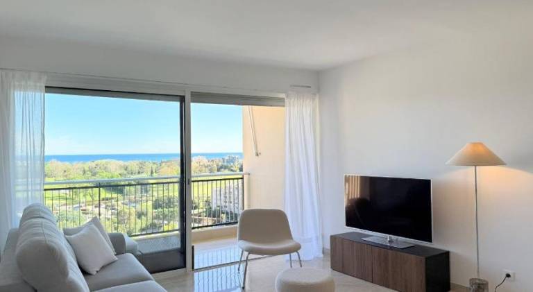 Fully equipped charming apartment with patio & private pool | Pet-friendly in Mandelieu-La-Napoule