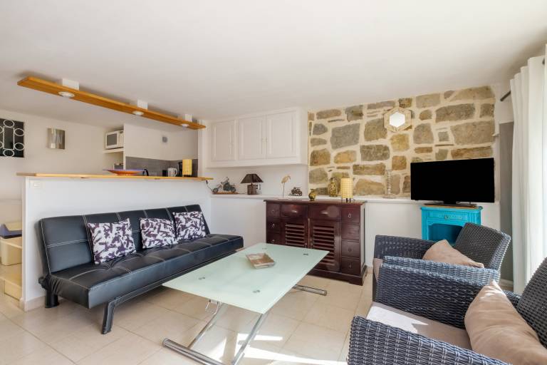 Studio with terrace, heated pool & yard | Mountain view | Pets allowed — photo 4