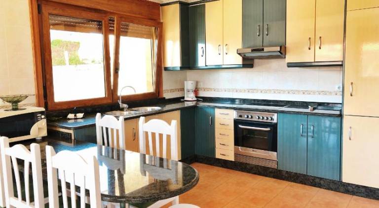 Rental apartment with barbeque, yard & terrace — photo 5