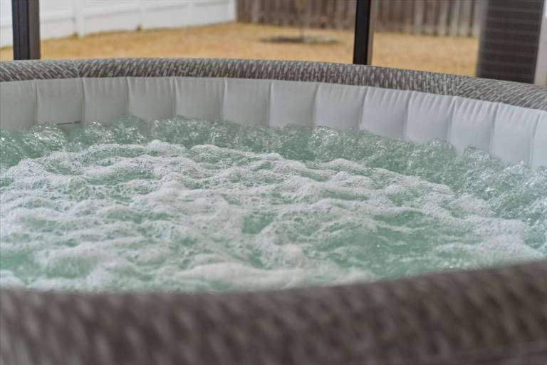 Cozy Family Home with Hot Tub and BBQ Grill — photo 2