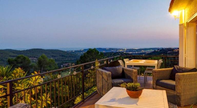 Villa with barbecue, terrace & private pool — photo 2