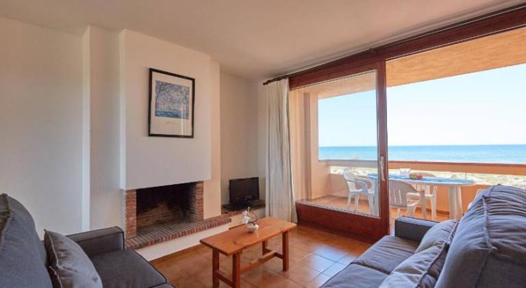 Beautiful holiday apartment with terrace, private pool & yard | Beach nearby | Pets allowed — photo 2