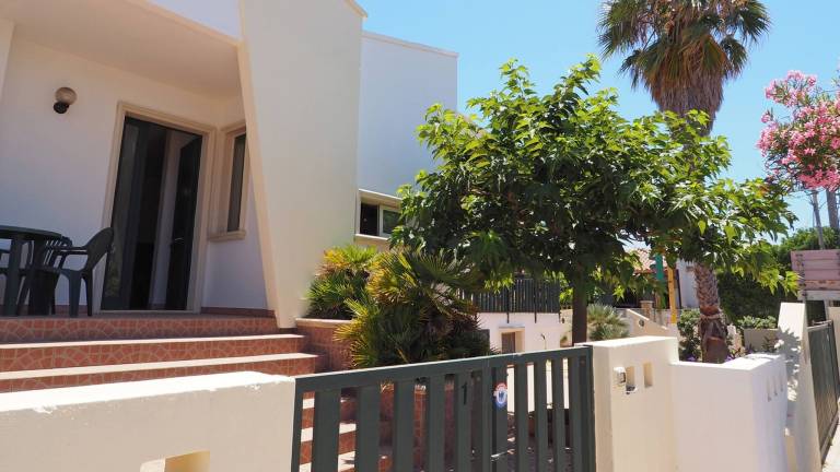 Villa with garden — photo 3