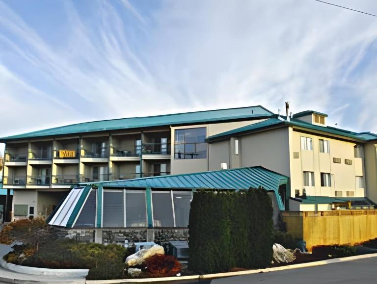Cedars Inn in Wenatchee, WA