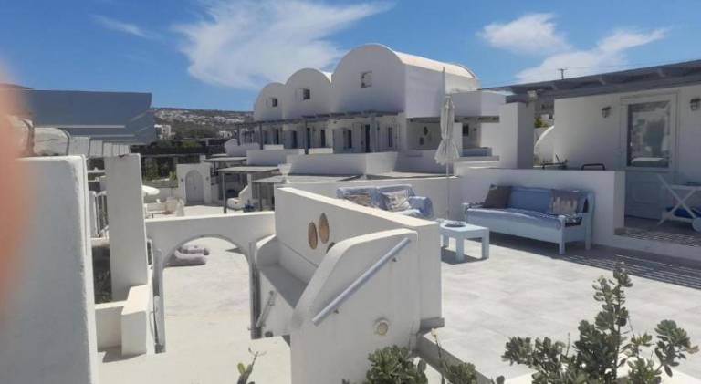 Rental apartment with terrace, barbeque & pool — photo 4