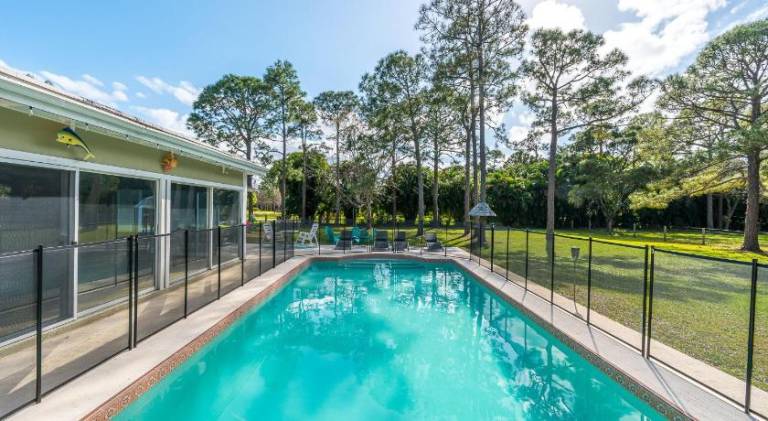 Villa with pool | Pets allowed in Palm Beach Gardens, FL