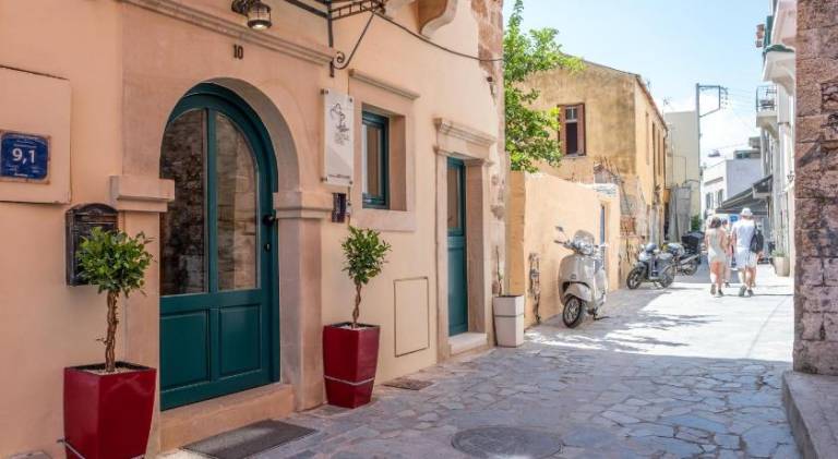 Serviced apartment with terrace & jacuzzi in Chania