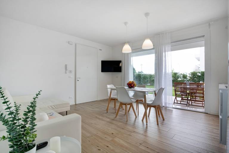Rental apartment with fast internet & yard | City view — photo 4