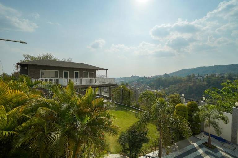 Charming villa with barbeque, pool & yard | Perfect for remote work | Pets allowed in Dehradun