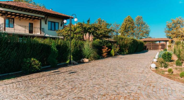 Villa with yard, patio & barbeque — photo 3