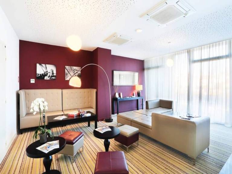 Holiday apartment with terrace & pool — photo 3