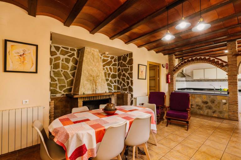 Family-oriented vacation home with yard, pool & patio | Mountain view | Pet-friendly in Murcia