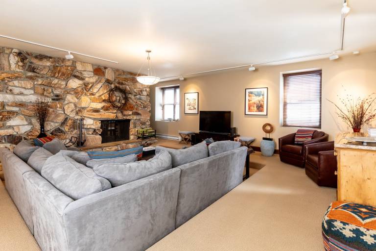 Condo | Mountain view — photo 2