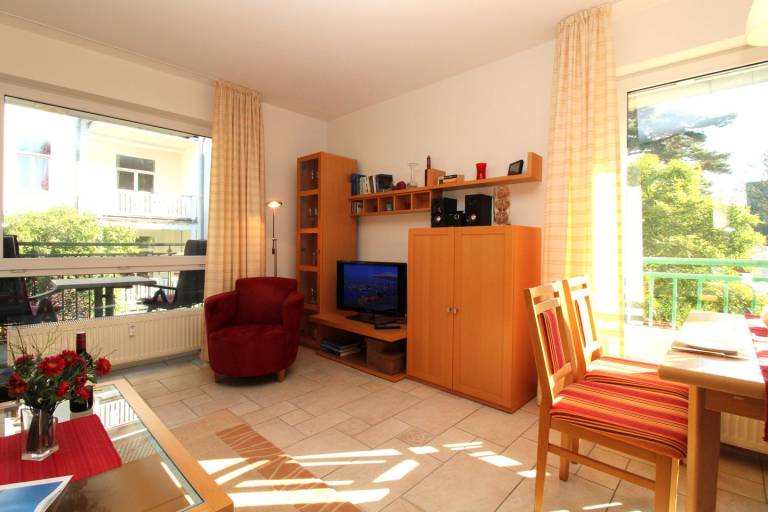 Haus Ostseeallee 32b Fewo 5: strandnahe moderne 3-Zimmer-Fewo mit Balkon — photo 2