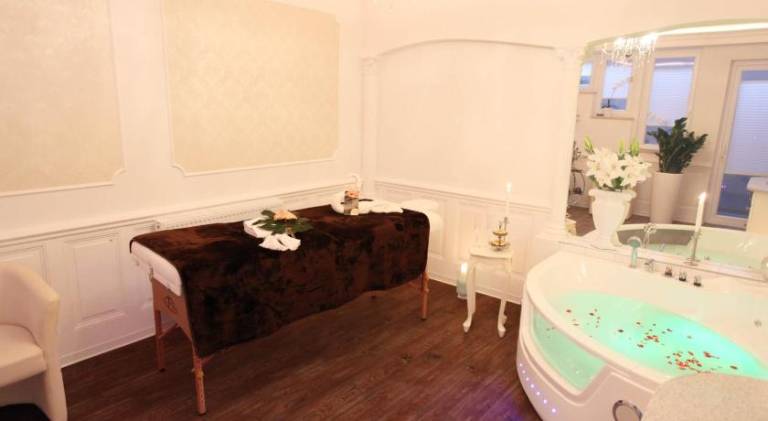 Charming serviced apartment with terrace, sauna & yard | Pet-friendly — photo 2