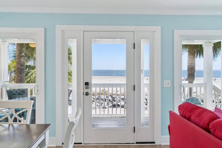 The Seaclusion Top Floor - 300 7th Street — photo 5