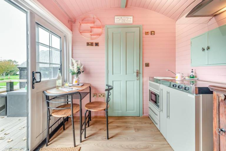 Pleasant cottage with hot tub | Pets are welcome — photo 3