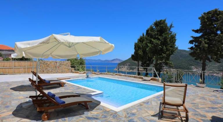 Villa with private pool, barbecue & yard | Perfect for remote work in Skopelos