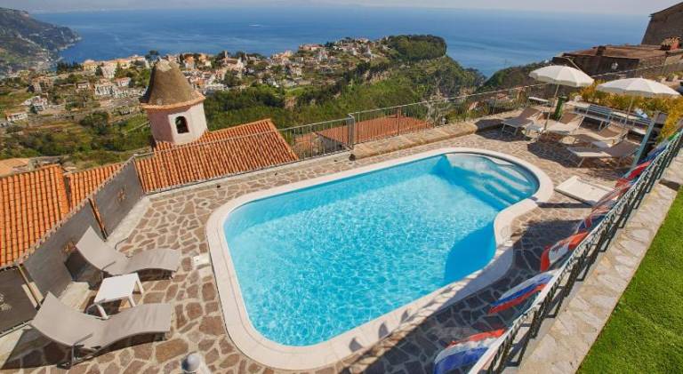 Villa with pool — photo 3
