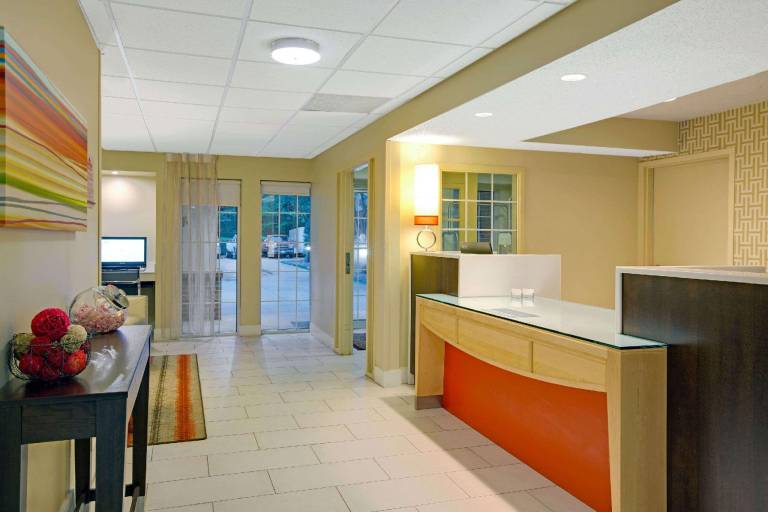Suburban Studios Charlotte - Executive Park — photo 5
