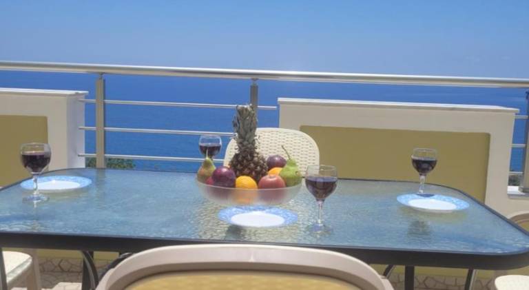 Fully equipped villa with barbecue, terrace & yard | Close to the beach | Pets are welcome in Heraklion