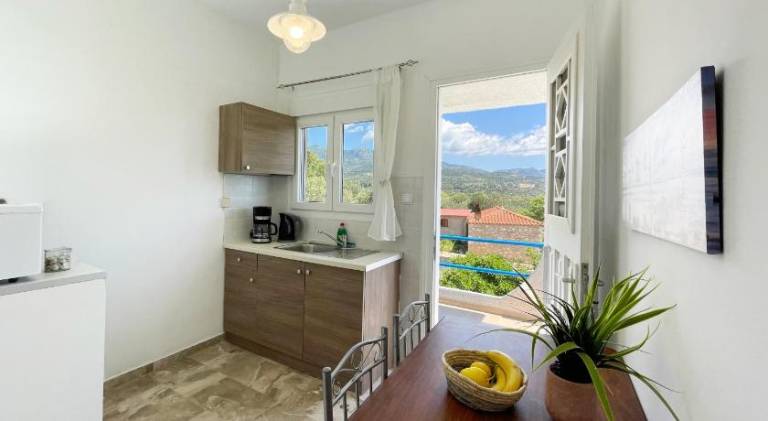 Pleasant serviced apartment with patio & yard | Dogs allowed — photo 3