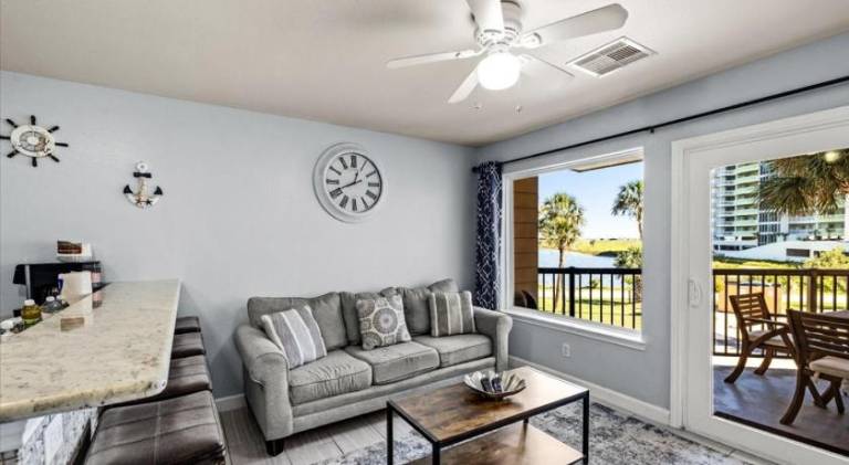 Seashell Retreat - Beachfront Condo with Pools and Cabanas — photo 2