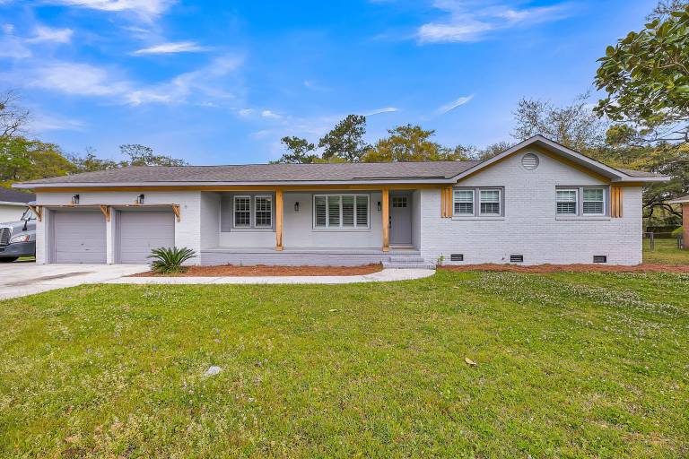 3 Mi to Beach, Waterfront Charleston Home w/ Patio — photo 2