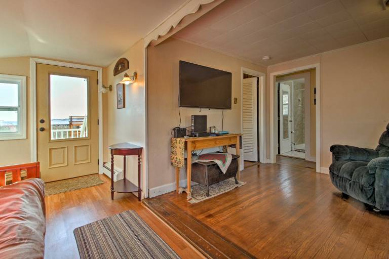 Steps to Cape Cod Canal: Pet-Friendly Home — photo 4