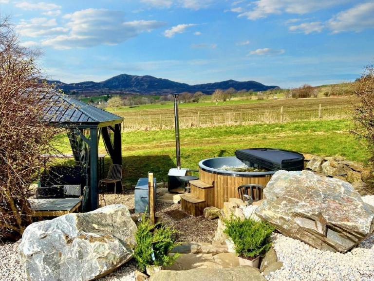 Fully equipped cottage with yard & hot tub | Dogs allowed — photo 4