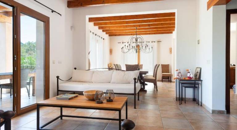 Villa with jacuzzi & pool — photo 4