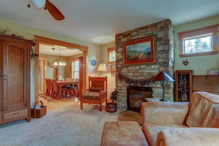 Wanderlust Elegant Townhome includes Rustic Stone Fireplace — photo 4