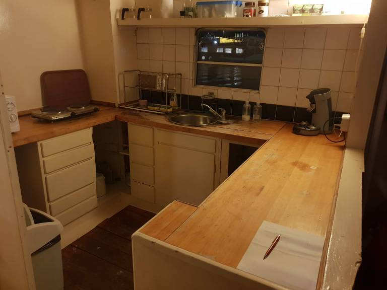 Beagle Houseboat — photo 3