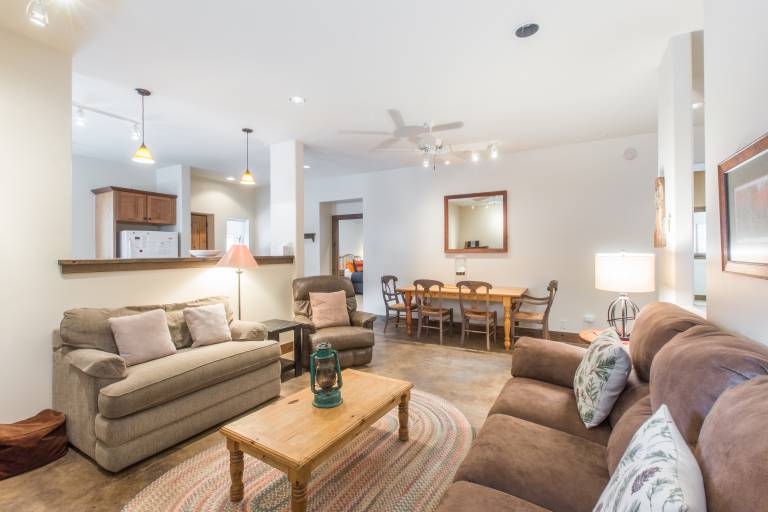 Condo with BBQ | Mountain view — photo 5
