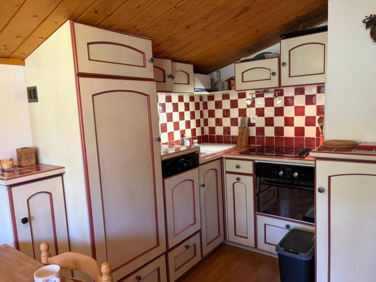 2nd floor, view mountain, swimming pool, terrace, parking, tv, ski locker, 24m², Combloux — photo 3