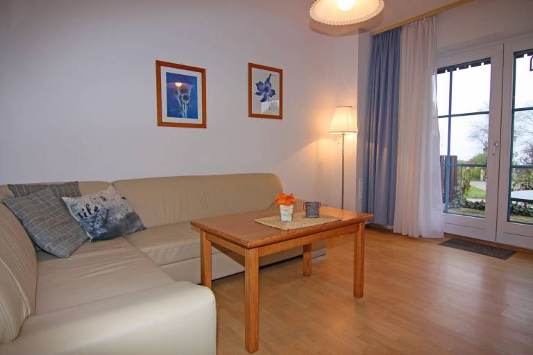 Apartment with terrace & yard — photo 5