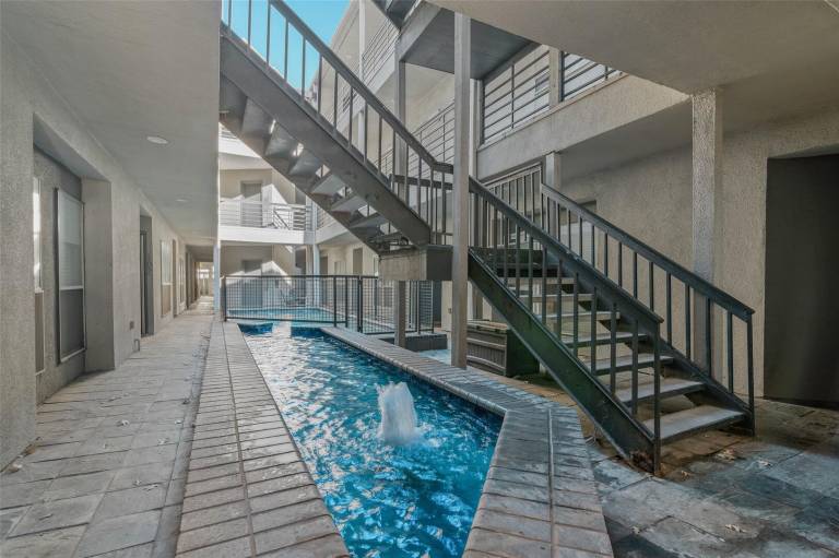 Condo with pool in Dallas, TX