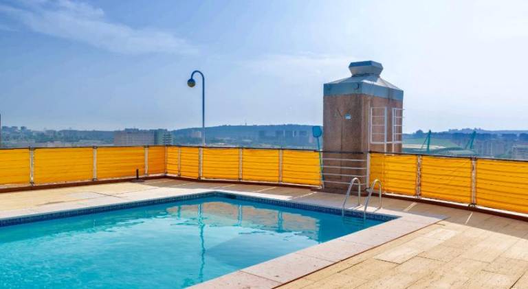 Apartment with private pool & patio | Pet-friendly — photo 5