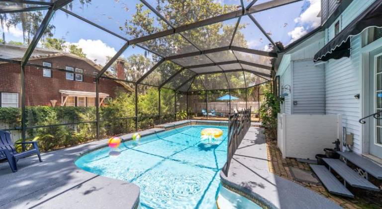 Martin A -Private historic district apt with pool-suite A — photo 3