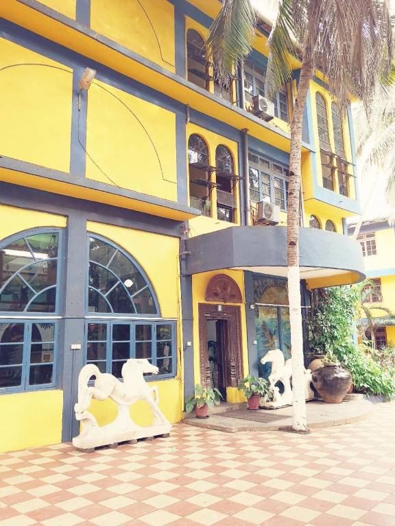 Wonderful serviced apartment with patio, yard & pool | Dogs allowed — photo 5