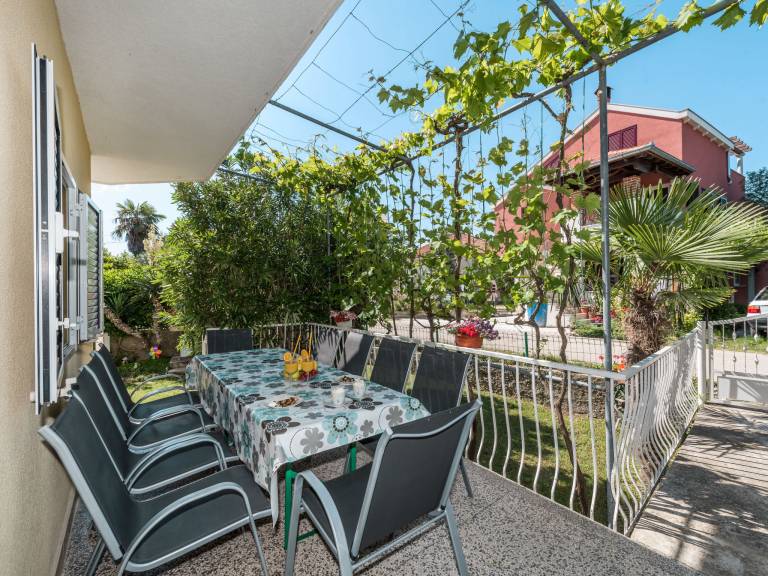 Fully equipped ample rental apartment with garden, barbecue & terrace | Next to the beach | Pets are welcome — photo 3