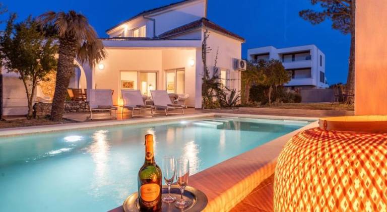 Villa with pool in Novalja