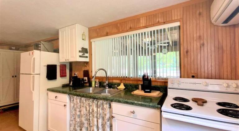 Vacation home with jacuzzi — photo 4