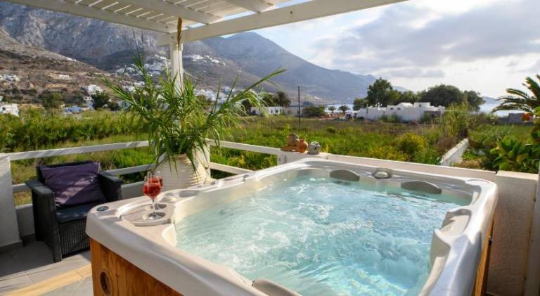 Pleasant serviced apartment with hot tub, pool & patio | Next to the beach | Pet-friendly — photo 3