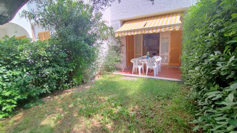 Rental apartment with yard — photo 2