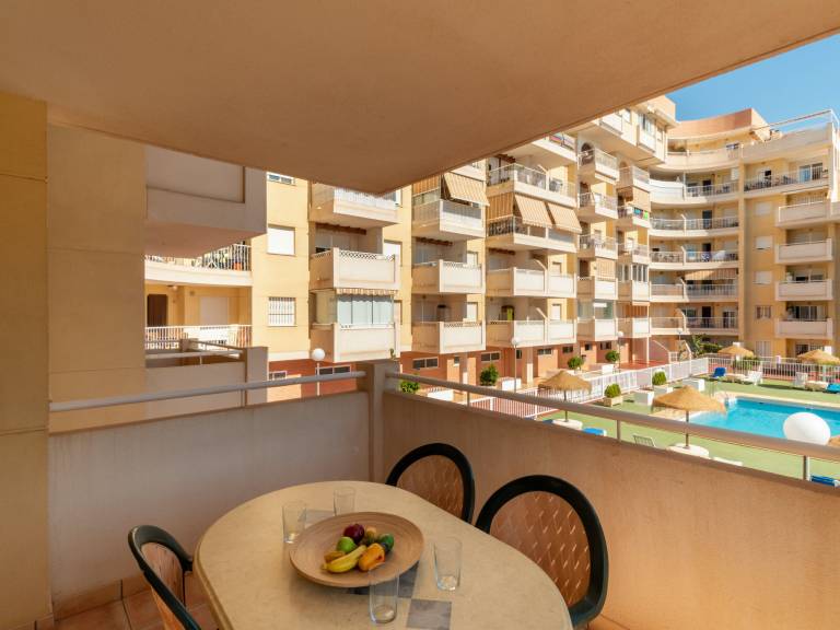 Holiday apartment with terrace, pool & yard — photo 2
